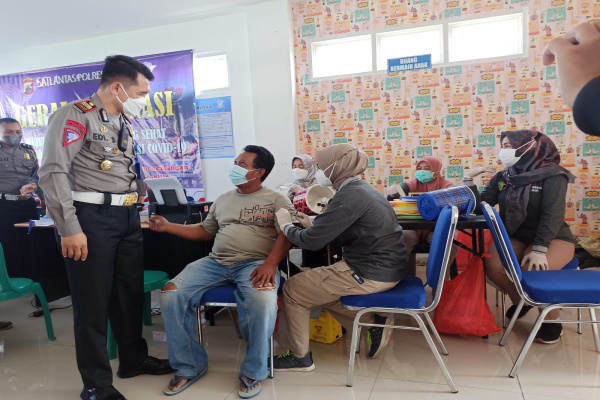 SATLANTAS BLORA KEBUT VAKSINASI DI KANTOR SATPAS