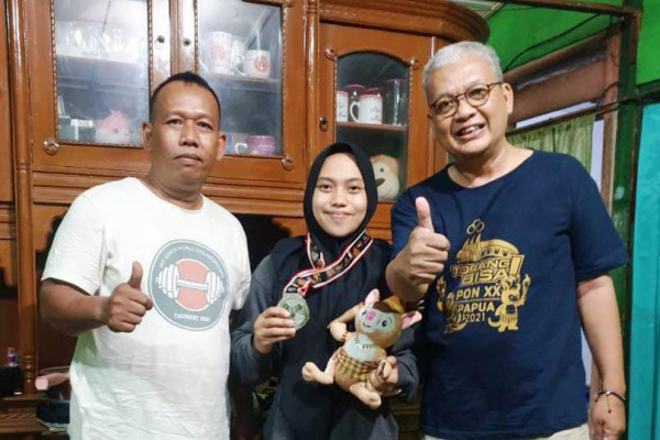BUPATI TANGGAPI ATLIT PERAIH PERAK YANG DIJEMPUT DENGAN MOBIL SEWAAN
