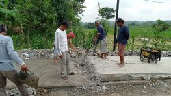 Proyek peningkatan jalan Ngumbul-Pelemsengir yang ada di wilayah Kecamatan Todanan Kabupaten Blora akhirnya dibongkar. Pembongkaran ini terjadi lantaran pengecoran atau pembetonan diselingi grosok.