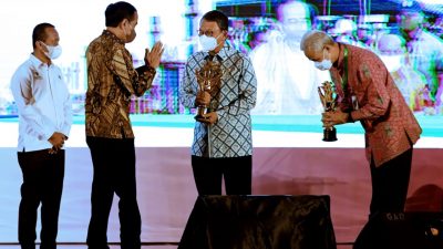 informasi, realisasi investasi Jateng sampai triwulan III tahun 2021 sebesar Rp38,19 triliun. Jumlah itu sudah memenuhi 71,3% target capaian investasi Jateng tahun ini sebesar Rp53,53 triliun. Jateng memberikan pelayanan prima pada investor kecil termasuk UKM. Sampai September 2021, sudah ada 205.626 unit usaha yang sudah berizin dengan total modal usaha sebesar Rp3,66 triliun.