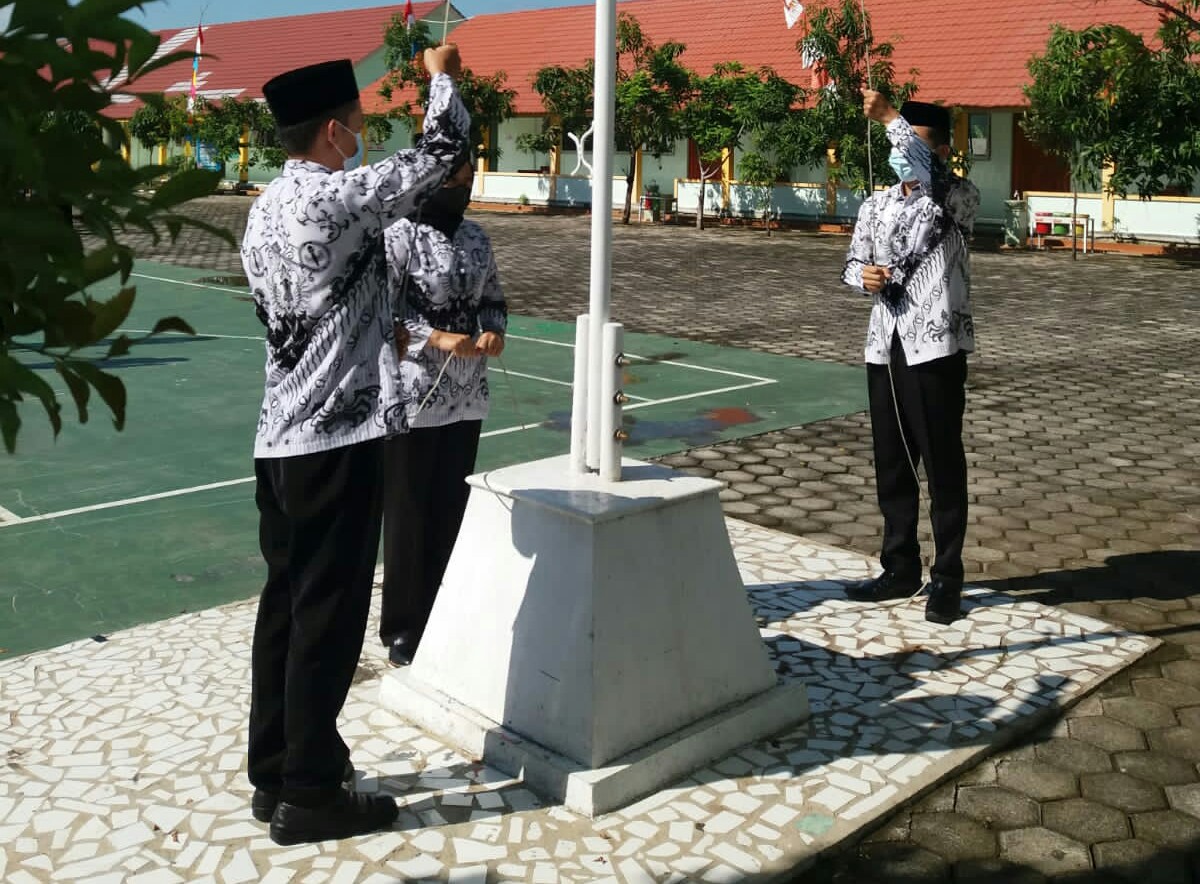 Memperingati hari guru nasional dan ulang tahun PGRI ke-76, PGRI Blora telah melakukan serangkaian kegiatan sejak 17 Agustus 2021 dan memuncak hari ini (25/11).