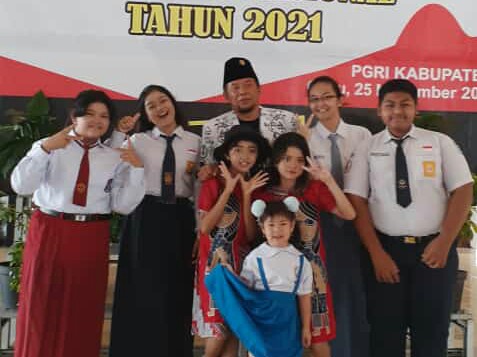 Hari Guru Nasional ditetapkan bertepatan Hari Lahir Persatuan Guru Republik Indonesia (PGRI), yakni pada tanggal 25 November 1945. Langkah ini diambil sebagai bentuk penghargaan terhadap organisasi guru yang telah berjuang dalam mencerdaskan kehidupan bangsa.