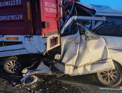 WARGA BLORA TEWAS TERLIBAT KECELAKAAN BERUNTUN DI TOL CIPALI SUBANG