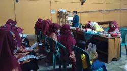 Mahasiswa Kuliah Kerja Nyata (KKN) Universitas Doponegoro (Undip) Semarang melakukan sosialisasi kepada Dasawisma (Dawis) Pemberdayaan dan Kesejahteraan Keluarga (PKK) Desa Sendangharjo, Kecamatan Blora, Kabupaten Blora.