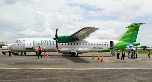 Penerbangan Pesawat Citilink rute Jakarta-Blora batal lantaran pintu darurat dibuka oleh salah seorang penumpang tanpa sepengetahuan kru pesawat.