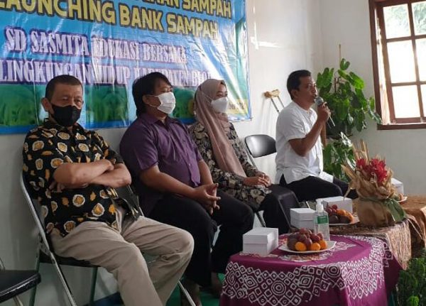 Sekolah Dasar (SD) Sasmita Edukasi (SE) berada di Wilayah Kecamatan Tunjungan, Kabupaten Blora melaunching Program Bank Sampah dengan tema “Parenting Manajemen Pengelolaan Sampah”.