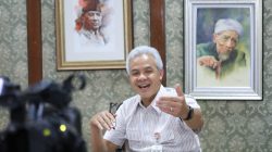 Gubernur Jawa Tengah Ganjar Pranowo mengisi webinar Himpunan Mahasiswa Buddhis (Hikmahbudhi) secara daring, bertema "Mempersiapkan Entrepreneur Muda Buddhis dalam Menyongsong Generasi Emas 2045".