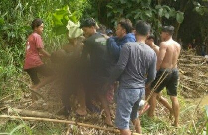 Paman dari korban berinisial (B), Suyoto (49) merasa heran dengan keterangan dari pihak medis yang menjelaskan bahwa korban meninggal karena tenggelam kehabisan oksigen, bukan karena kekerasan.