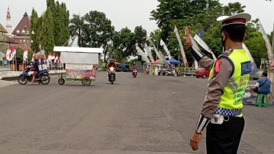 Peringatan Natal dan Tahun Baru (Nataru), Pasukan Operasi Lilin Candi 2021 Polres Blora terus melakukan pantuan di sejumlah tempat yang memicu keramaian masyarakat di wilayah Blora dan sekitarnya.