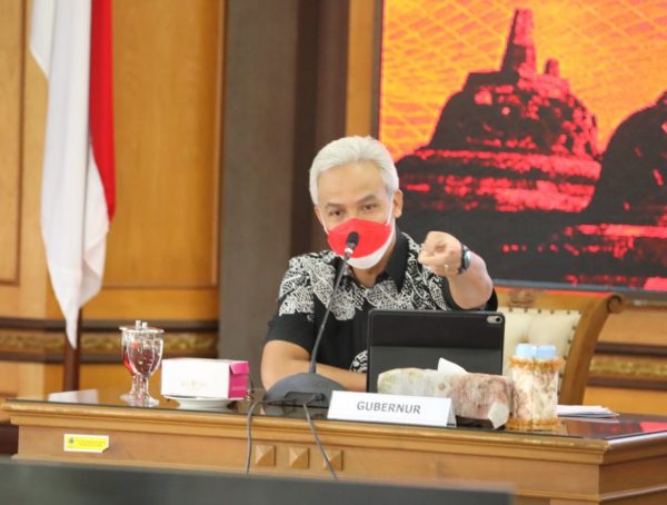 Pada acara puncak perayaan hari ulang tahun Persatuan Guru Republik Indonesia (PGRI) ke 76, Gubernur Jawa Tengah Ganjar Pranowo meminta kepada para guru untuk melakukan lompatan-lompatan. Baik disisi cara belajar mengajar, metode hingga metodologi pembelajaran.