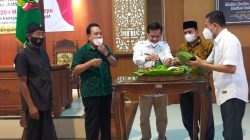 Aliansi Masyarakat Sipil Blora (AMSB) menggelar syukuran tumpengan atas penetapan Undang-undang Hubungan Keuangan antara Pemerintah Pusat dan Daerah (UU HKPD) yang mengatur Dana Bagi Hasil (DBH) Migas Blok Cepu buat Blora.