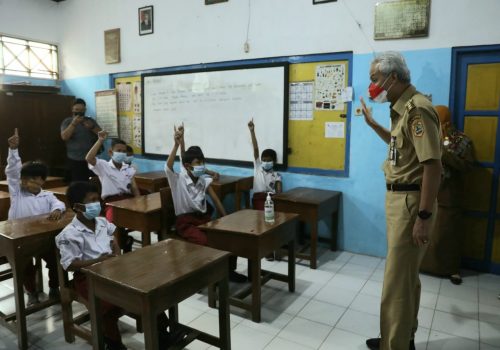 Pemerintah Provinsi Jawa Tengah melaksanakan vaksinasi Covid-19 untuk anak usia 6-11 tahun di Kota Pekalongan.