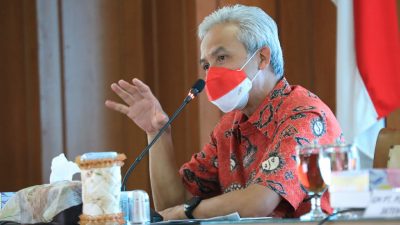 Gubernur Jawa Tengah, Ganjar Pranowo meminta warganya untuk tetap berada dirumah masing-masing selama liburan Natal dan Tahun Baru (Nataru). 