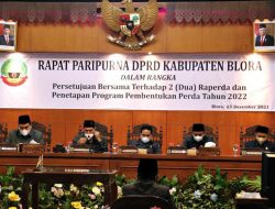 SELENGGARAKAN RAPAT PARIPURNA, BUPATI DAN DPRD BLORA SETUJUI DUA RAPERDA