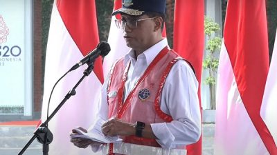 DIRESMIKAN, MENTERI PERHUBUNGAN ULAS SEJARAH BANDARA NGLORAM