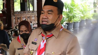 Bupati Blora, Arief Rohman menanggapi aksi unjuk rasa dilakukan oleh masyarakat yang menuntut pembatalan seluruh ujian seleksi Perangkat Desa (Perades) di Kabupaten Blora atas dasar dugaan kecurangan pelaksanaan ujian CAT di Semarang beberapa hari lalu.