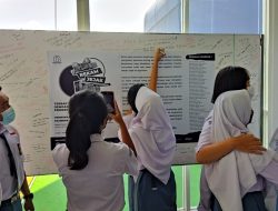 ANTUSIAS SISWA SMAN 1 NGAWEN KUNJUNGI PAMERAN REKAM JEJAK