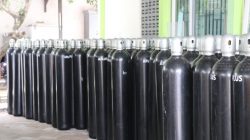Sebanyak 750 tabung gas oksigen lengkap dengan legulatornya disalurkan oleh Dinas Kesehatan Kabupaten Blora kepada seluruh fasilitas kesehatan di wilayah Blora. Tabung oksigen tersebut seberat 46,9 kg per buah.
