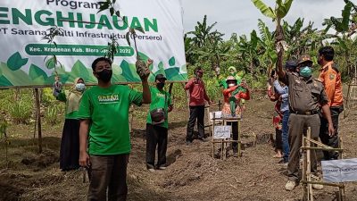 Lembaga Amil Zakat Nasional-Lembaga Manajemen Infaq (Laznas-LMI) menyelenggarakan seremoni penanaman bibit dalam program penghijauan untuk antisipasi dampak perubahan iklim.