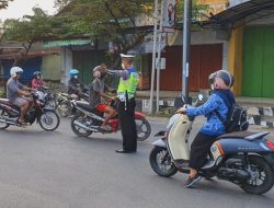 SIGAP POLANTAS BLORA ATUR LALU LINTAS YANG RAWAN MACET