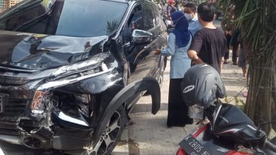 Terjadi kecelakaan lalu lintas beruntun di Jalan Ahmad Yani, Blora, tepatnya di Dukuh Ketangar, Kelurahan Karanjati, Kecamatan Blora, Kab. Blora. Kecelakaan tersebut terjadi sekira pukul 08.15 WIB, Senin (24/01), yang melibatkan lima kendaraan bermotor.