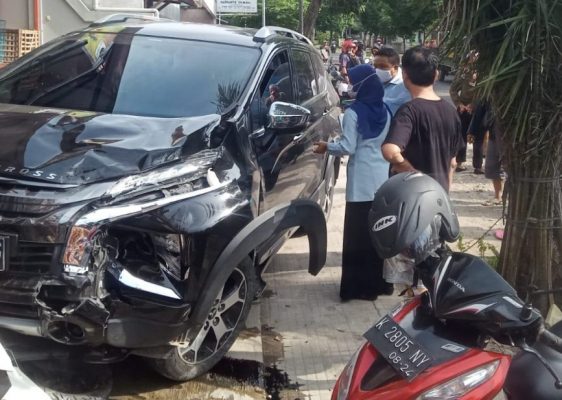 Terjadi kecelakaan lalu lintas beruntun di Jalan Ahmad Yani, Blora, tepatnya di Dukuh Ketangar, Kelurahan Karanjati, Kecamatan Blora, Kab. Blora. Kecelakaan tersebut terjadi sekira pukul 08.15 WIB, Senin (24/01), yang melibatkan lima kendaraan bermotor.