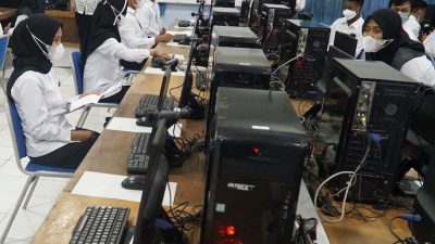 Universitas Dian Nuswantoro (Udinus) Semarang mengklarifikasi adanya kesalahan teknis pada hari pertama Computer Assistant Test (CAT) Seleksi Perangkat Desa Kabupaten Blora 2021.
