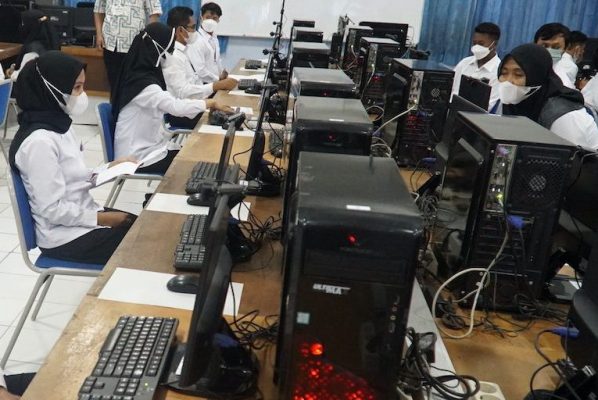 Universitas Dian Nuswantoro (Udinus) Semarang mengklarifikasi adanya kesalahan teknis pada hari pertama Computer Assistant Test (CAT) Seleksi Perangkat Desa Kabupaten Blora 2021.