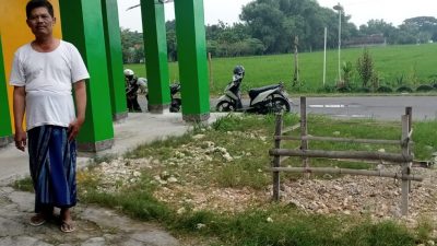 WARGA INI TEMUKAN MAKAM KUNO DI DEPAN RUMAH