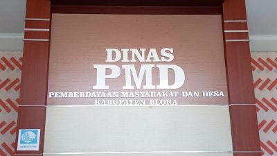 Pada hari kedua sebanyak delapan orang telah mengadu ke posko pengaduan pelanggaran penjaringan dan penyaringan Perangkat Desa (Perades) di Dinas Pemberdayaan Masyarakat dan Desa (PMD) Kabupaten Blora.