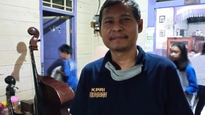 Ekstrakulikuler musik keroncong di SMPN 2 Blora selain rutin latihan di sekolah, tidak menutup kemungkinan juga para murid berlatih dari satu rumah ke rumah lainnya, sehingga murid merasa lebih percaya diri dilihat orang banyak.