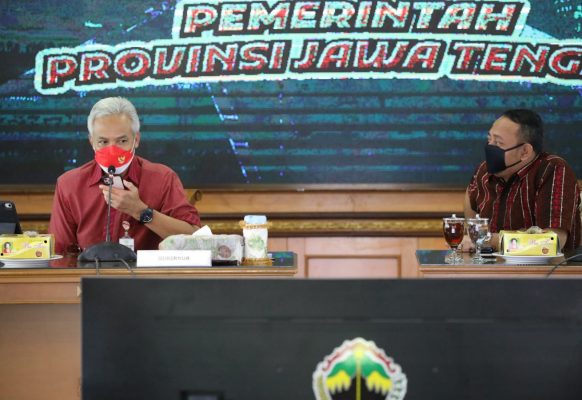 Wali Kota Tegal, Dedy Yon Supriyono melakukan audiensi dengan Gubernur Jawa Tengah, Ganjar Pranowo. Dedy menyampaikan kendala padatnya pelabuhan karena banyaknya kapal.