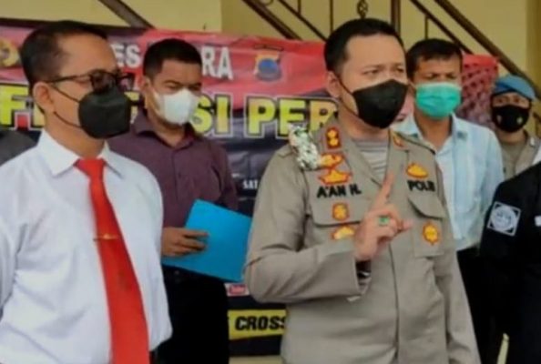Kepolisian Resor (Polres) Blora menetapkan beberapa tersangka kasus dugaan kecurangan penjaringan dan penyaringan Perangkat Desa di Desa Nginggil, Kecamatan Kradenan dan Desa Beganjing, Kecamatan Japah.