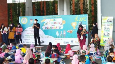 Selain melayani penerbangan, Bandar Udara (Bandara) Ngloram juga dirancang sebagai tempat edukasi bagi masyarakat. Hampir setiap hari bandara tersebut ada kunjungi study banding dari sekolahan.