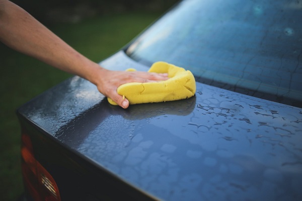 TIPS DAN TRIK CUCI MOBIL AGAR CAT TIDAK TERGORES