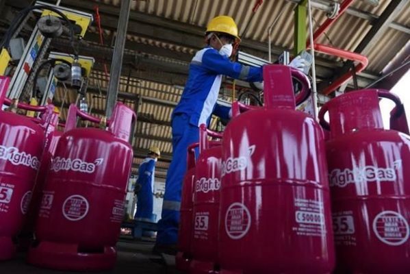 Harga LPG non subsidi mulai disesuaikan oleh Pertamina melalui PT Pertamina Patra Niaga, Sub Holding Commercial & Trading PT Pertamina (Persero). Salah satunya Bright Gas. Sementara untuk LPG subsidi 3 Kg tidak ada perubahan harga yang berlaku. Hal ini dilakukan karena ada peningkatan harga Contract Price Aramco (CPA) Bulan Februari yang mencapai 775 USD/metrik ton atau naik sekitar 21% dari harga rata-rata CPA sepanjang tahun 2021.