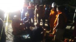 Ratusan warga Kecamatan Sambong, Kabupaten Blora "panen" minyak mentah yang mengalir di selokan, Selasa (15/3) sekira pukul 15.10. Diduga minyak mentah tersebut berasal dari pipa distribusi minyak milik Pertamina yang bocor.