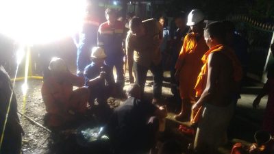 PIPA PERTAMINA BOCOR, RATUSAN WARGA SAMBONG “PANEN” MINYAK