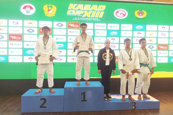 Siswa SMPN 5 Blora berhasil meraih Medali Emas di Kejuaraan Nasional Judo Kasad Cup XIII di Gor Kartika Divisi I Kostrad Cilodong, Depok, Jawa Barat. Tepatnya kelas usia 14 tahun bobot -66 kg. Dia adalah Raihan Dwi Kusuma.