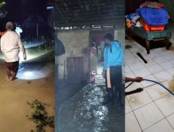 PASCA BANJIR, WARGA SIDOMULYO BERSIH-BERSIH BEKAS GENANGAN