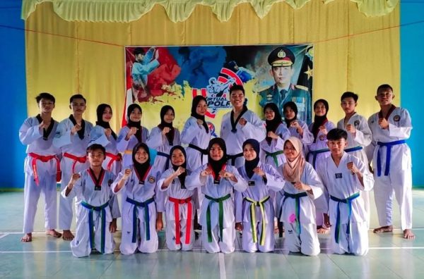 Sebanyak 45 Atlet Taekwondo Wisanggeni, Kecamatan Jati, Kabupaten Blora berhasil menorehkan prestasi pada kejuaraan KAPOLRI CUP 3 Tahun 2022. Mulai Juara 1 (27 orang), Juara 2 (11 orang) Dan juara 3 (7 orang).