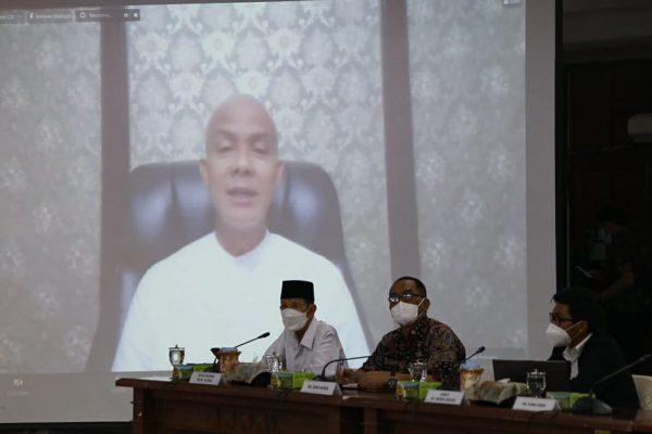 Gubernur Jawa Tengah, Ganjar Pranowo berharap Program satu OPD satu Desa Dampingan direplikasi di seluruh kabupaten/kota di Jawa Tengah. Hal itu ditujukan untuk mempercepat pengentasan kemiskinan.