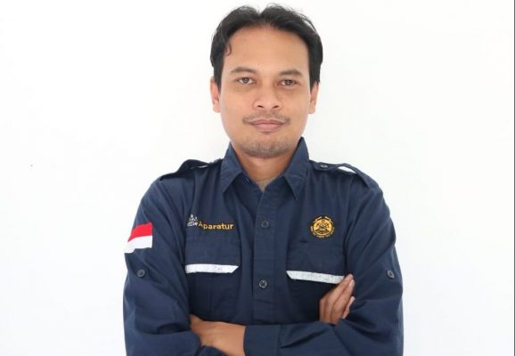 Program satu desa dua sarjana yang digalakkan Bupati Arief Rohman dan wakilnya Tri Yuli Setyowati tidak berbanding lurus dengan peningkatan ketenagakerjaan lulusan sarjana di Kabupaten Blora. Hal itu bisa dilihat dari data Badan Pusat Statistik (BPS) Kabupaten Blora sektor ketenagakerjaan.
