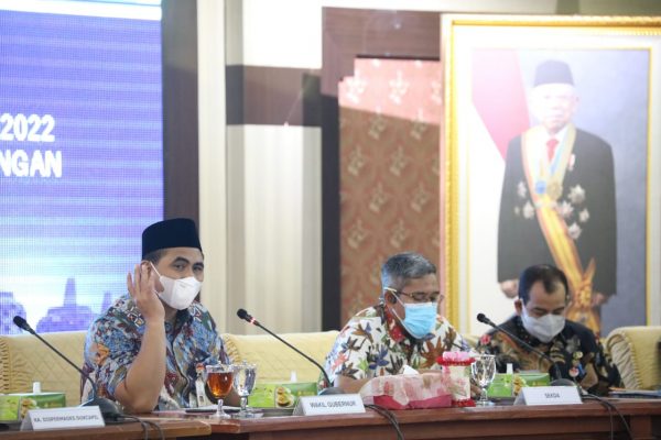 Pemerintah Provinsi Jawa Tengah menggandeng Komite Ekonomi Kreatif (Komekraf) dalam mengembangkan program desa dampingan untuk mengentaskan kemiskinan di Jateng.