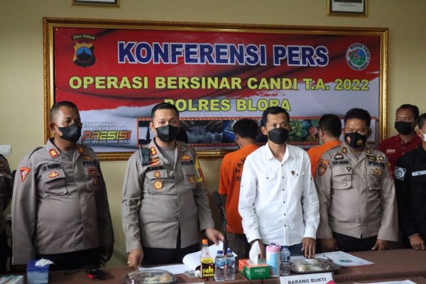 Satuan Reserse Narkoba, (Satresnarkoba) Polres Blora berhasil mengungkap 3 kasus tindak pidana narkotika selama 14 hari. Ketiga tersangka diamankan di 3 lokasi berbeda.