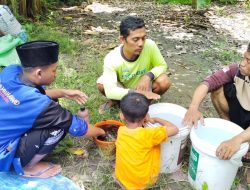 BERDAYAKAN PETERNAK KAMBING, MAHASISWA KKN STAI AL-MUHAMMAD GELAR PELATIHAN FERMENTASI PAKAN