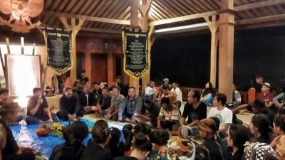 SAMBUT MUSIM HUJAN, WARGA SAMIN GELAR TRADISI CAMPUR BAUR