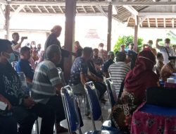 DITOLAK WARGA, PELANTIKAN SEKDES NGLOBO DITUNDA
