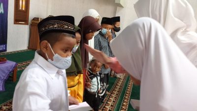 Dalam rangka membumikan Al-Qur'an, Jam’iyyah Mudarasatil Qur’an lil Hafizhat (JMQH) Kabupaten Blora gelar Khotmil Qur’an dan Bakti Sosial di momen Harlah pertama kemarin, Minggu (27/3).