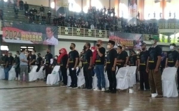 “Dari dulu kan saya milih pak jokowi. Dapat undangan ini alhamdulillah bisa bersilaturahmi dan saya senang yang lama tidak ketemu dengan sesama pendukun. Alhamdulillah ini momen baik untuk bersilaturahmi,” ungkappnya, Minggu (06/03).